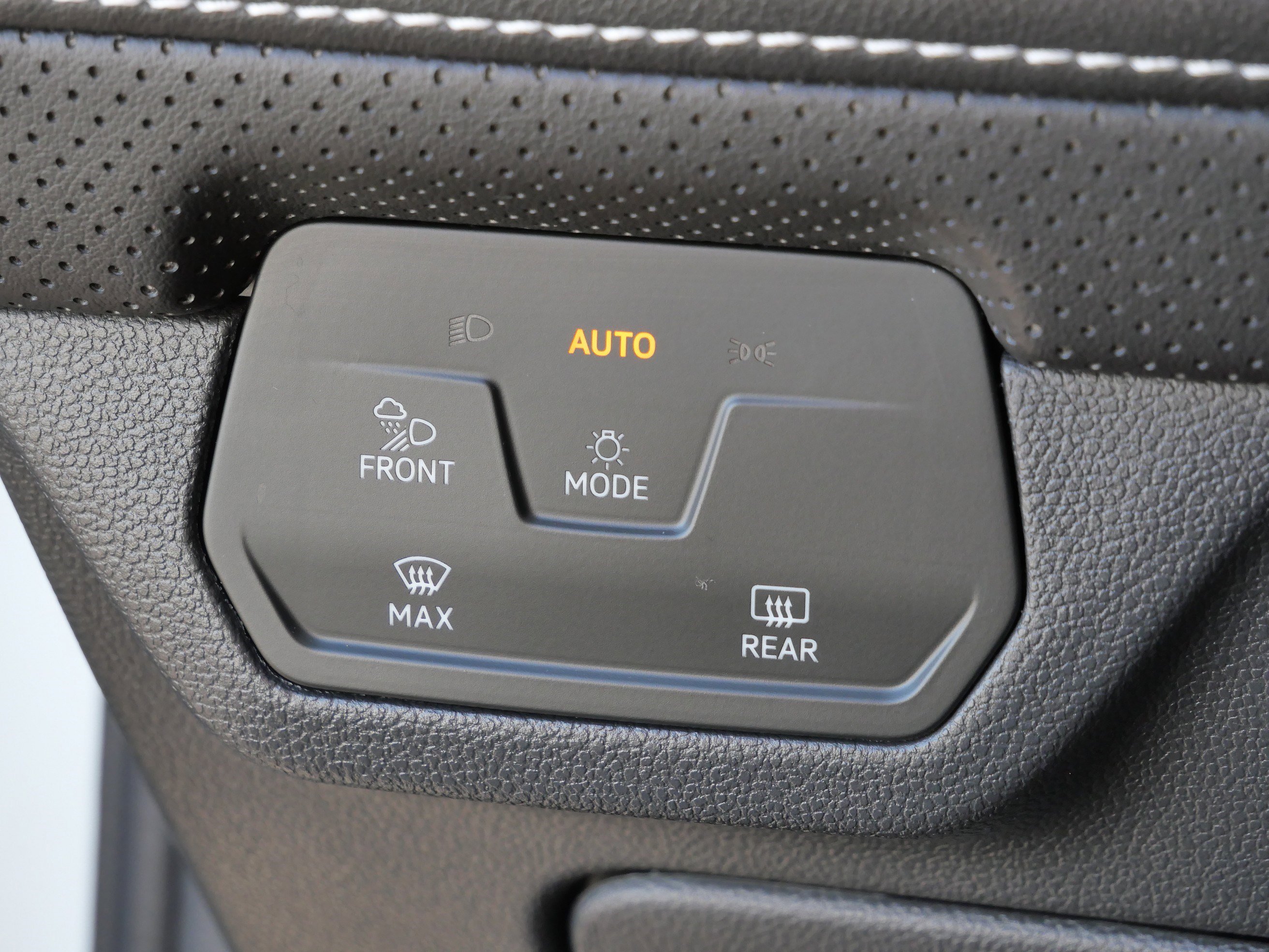 Certified 2024 Volkswagen Atlas SEL Premium R-Line image 22