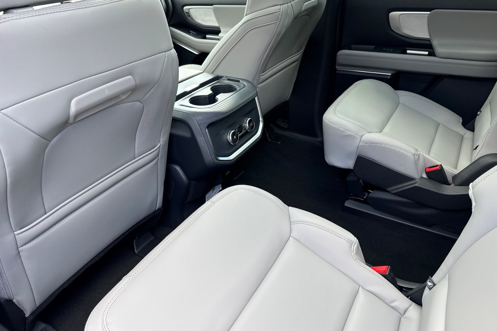 New 2026 Ford Expedition Active AWD/4WD image 9