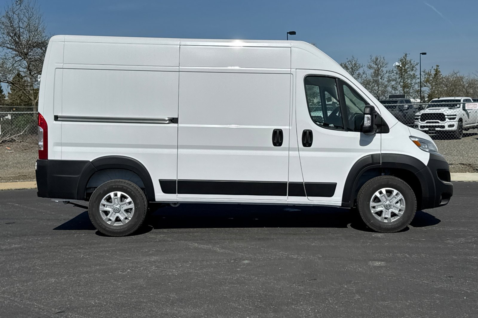 New 2026 RAM ProMaster 1500 w/ Quick Order Package 22G SLT image 2