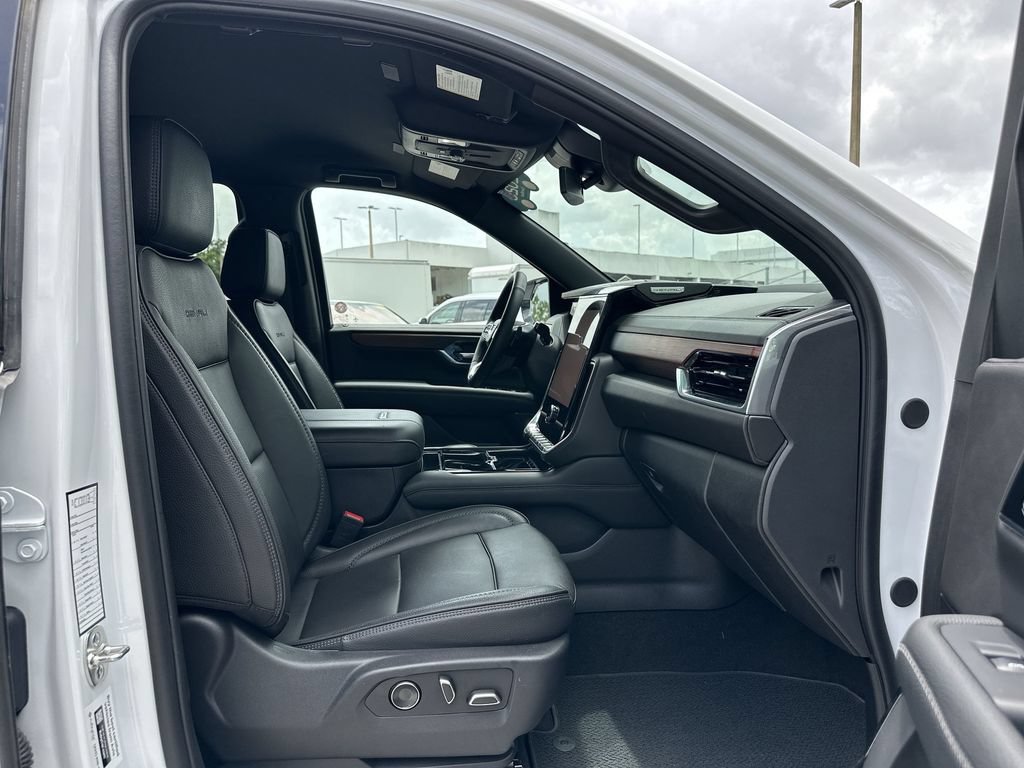 Certified 2025 GMC Yukon XL Denali AWD/4WD image 27