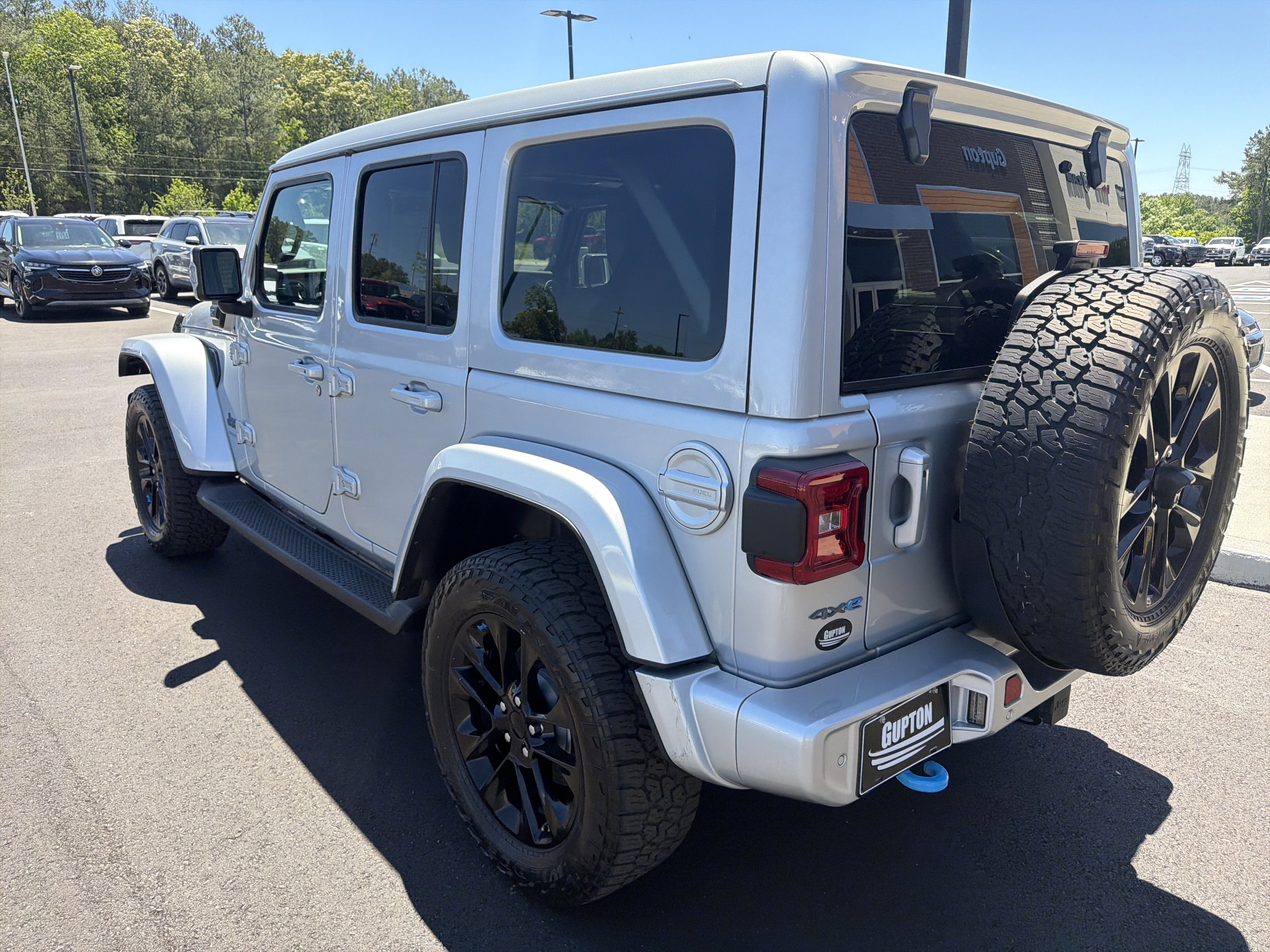 Used 2023 Jeep Wrangler Unlimited Sahara AWD/4WD image 16