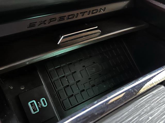Used 2022 Ford Expedition Limited image 21