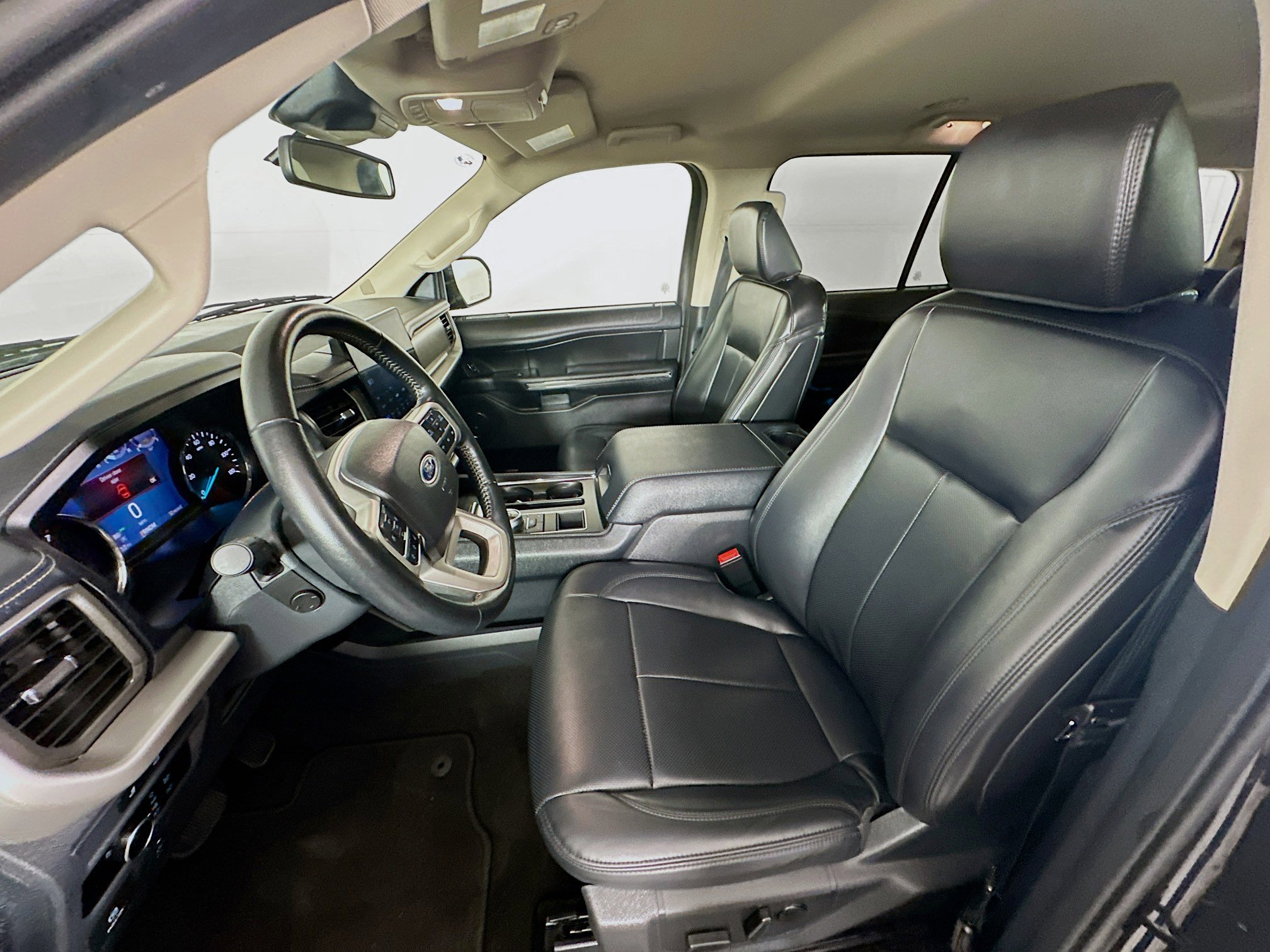 Used 2024 Ford Expedition XLT image 13