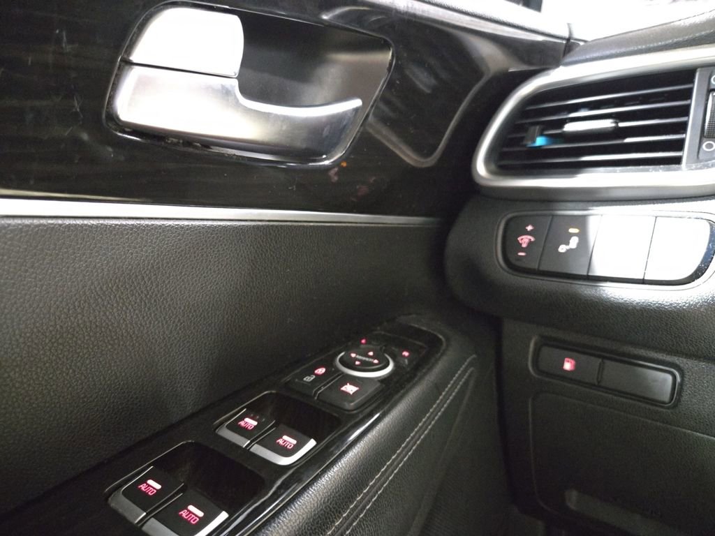 Certified 2019 Kia Sorento LX w/ LX Convenience Package image 32