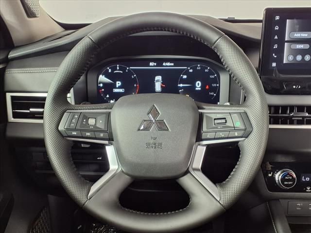 Used 2025 Mitsubishi Outlander SE image 24