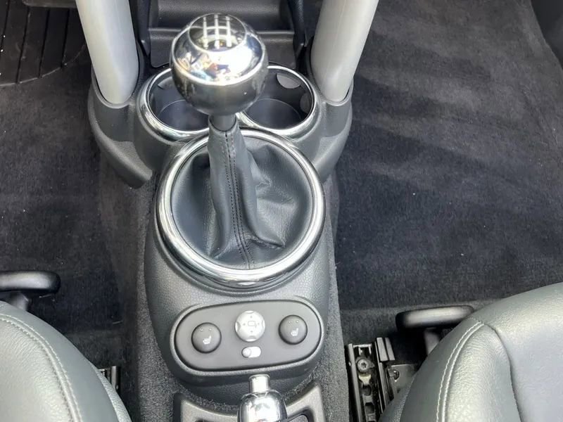 Used 2005 MINI Cooper Convertible image 19