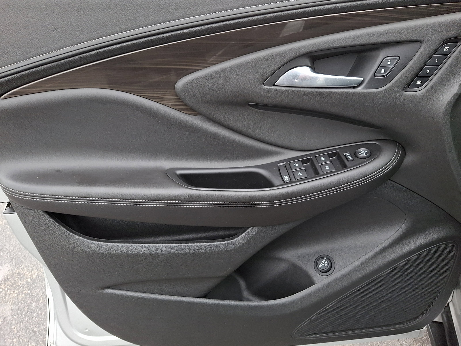 Used 2019 Buick Envision Essence image 13