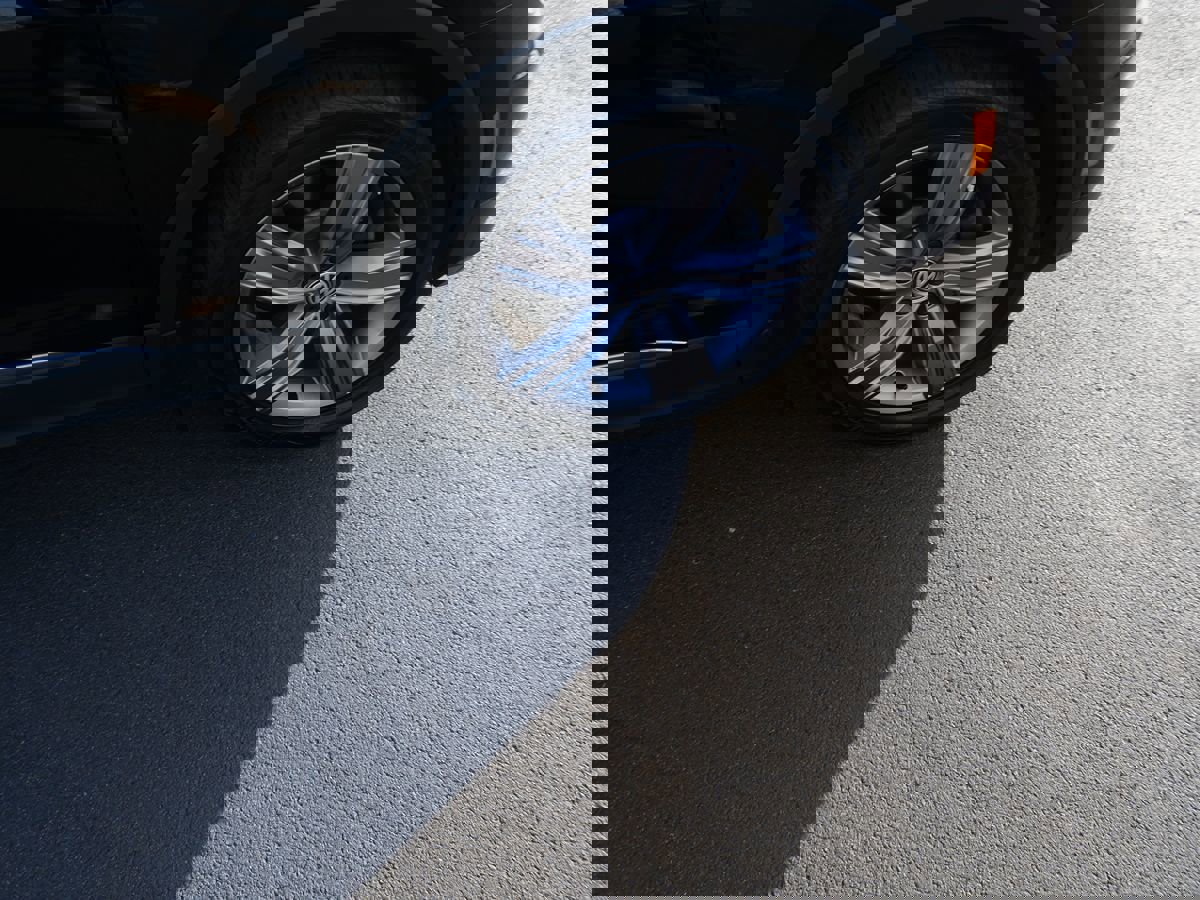 Used 2020 Volkswagen Tiguan SEL image 35