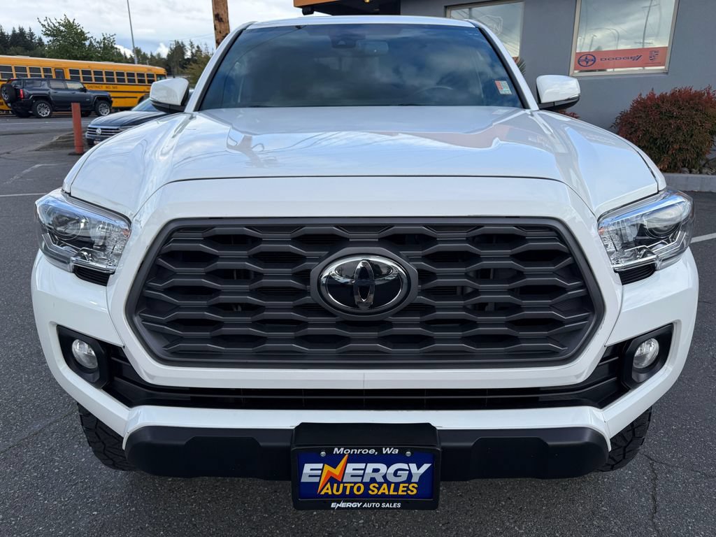 Used 2022 Toyota Tacoma TRD Off-Road w/ TRD Premium Off Road Package AWD/4WD image 2