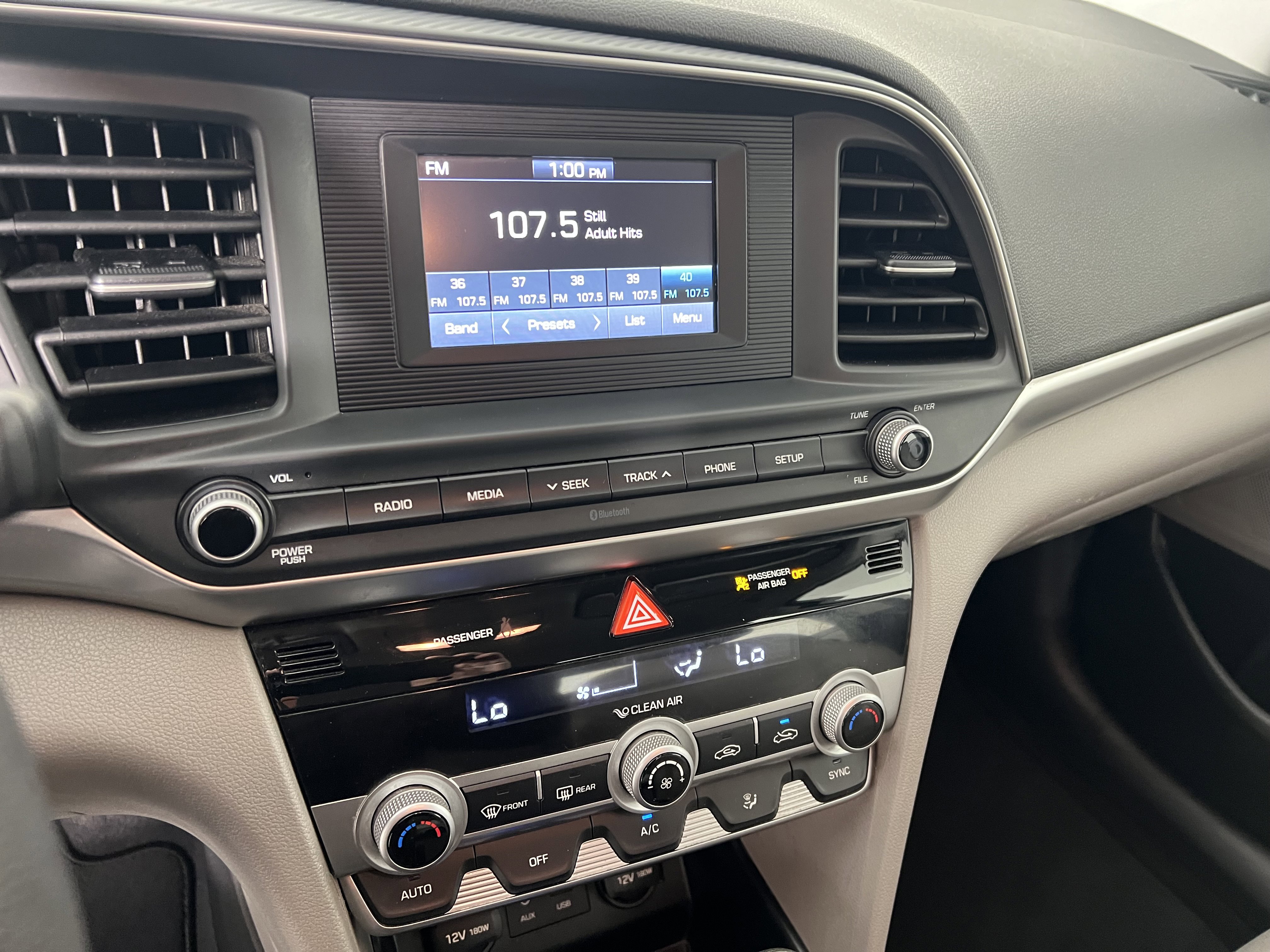 Used 2020 Hyundai Elantra SE FWD image 28