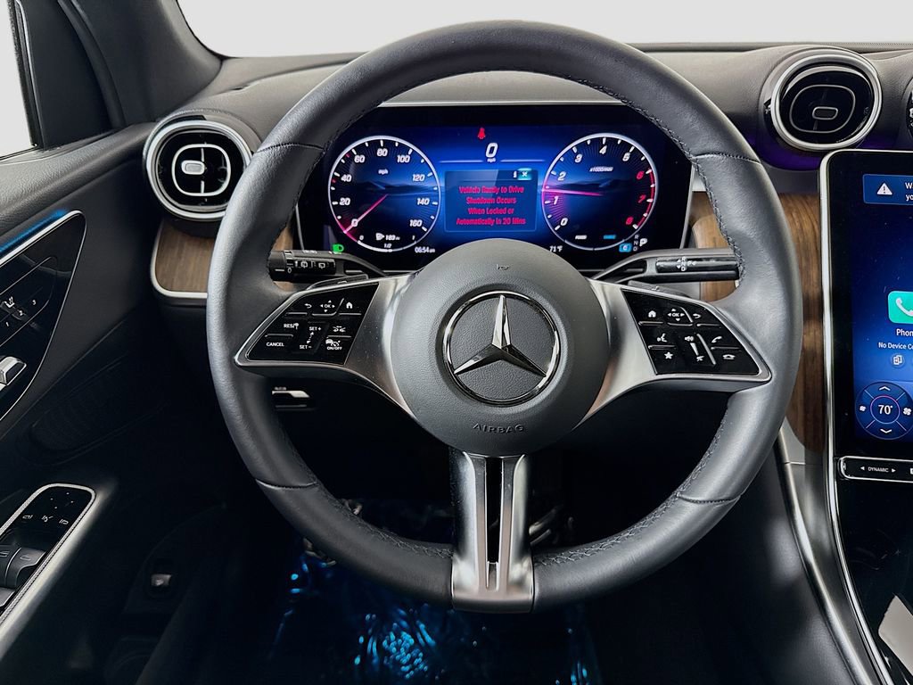 Used 2025 Mercedes-Benz GLC 300 4MATIC image 11