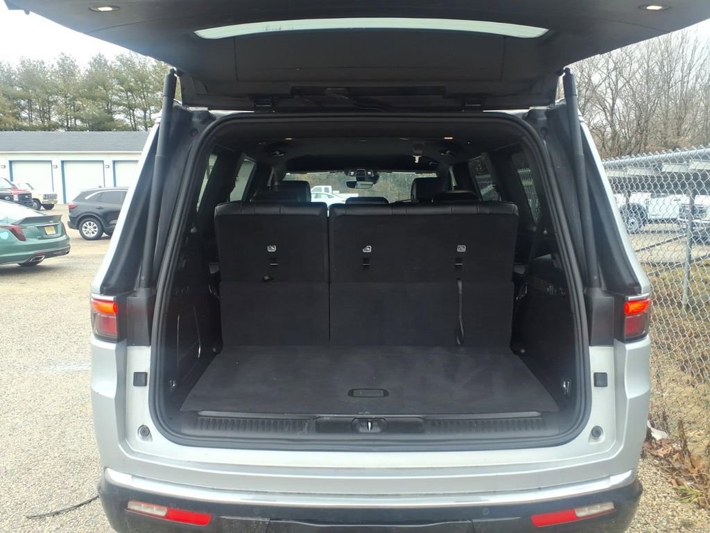 Used 2024 Jeep Wagoneer Series II w/ Flexible Seating Group image 9