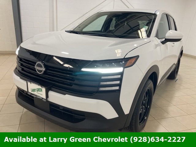 Used 2025 Nissan Kicks SV image 1