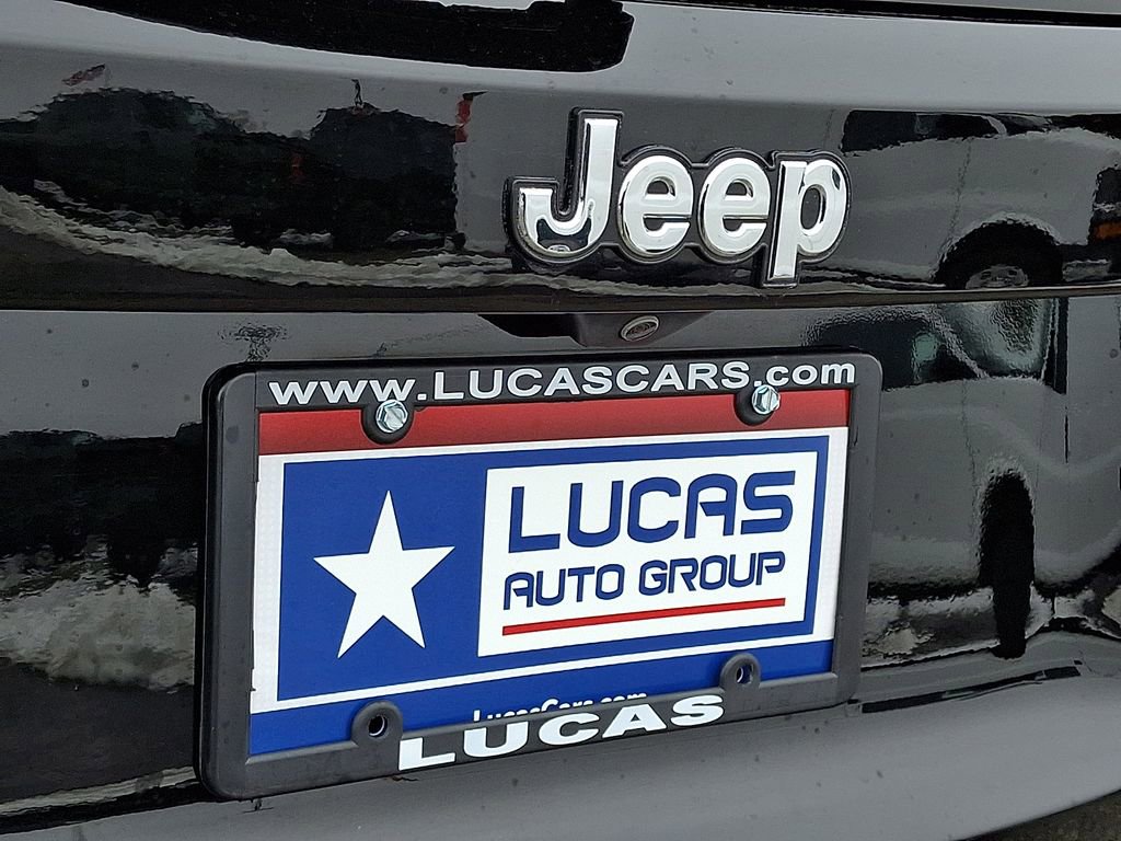 Used 2023 Jeep Renegade Latitude AWD/4WD image 32