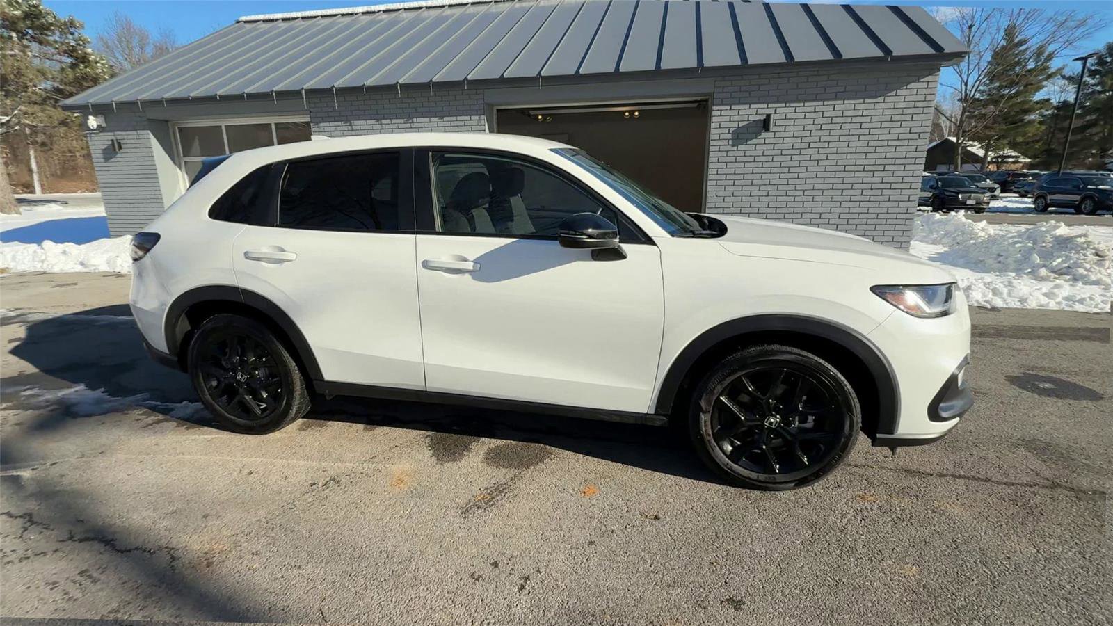 Used 2025 Honda HR-V Sport image 9