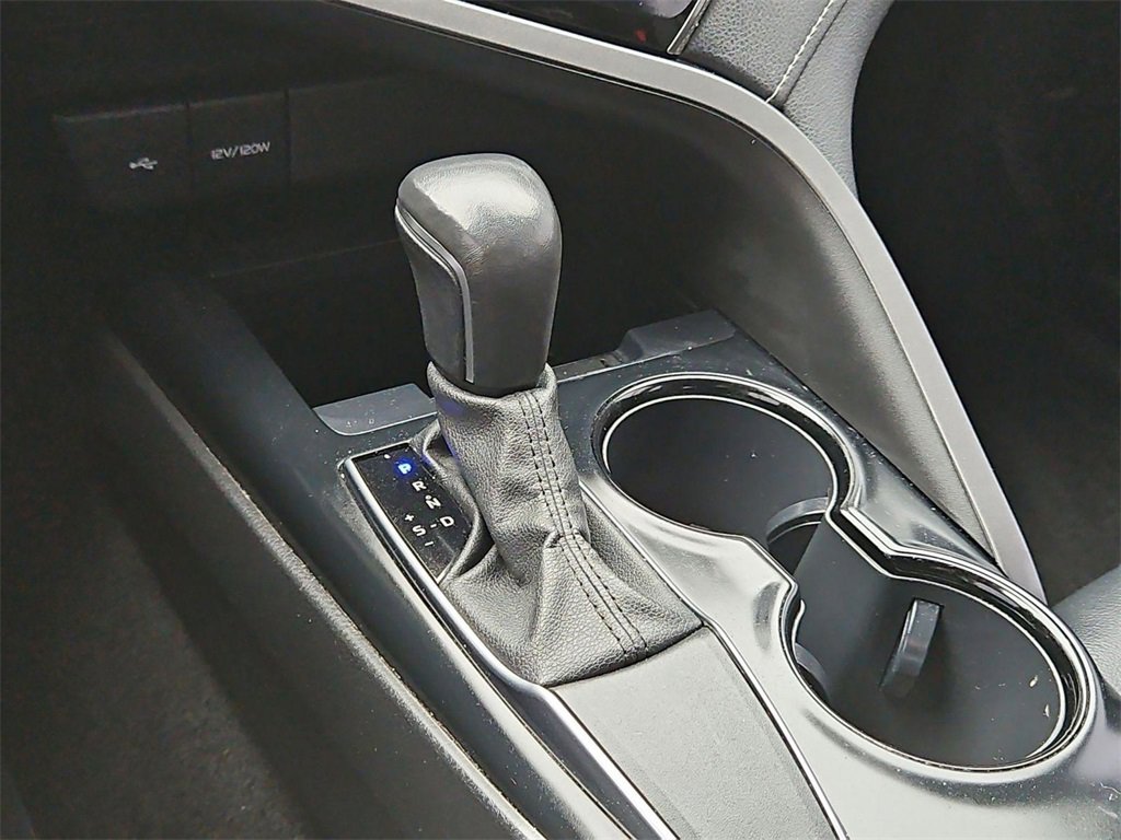 Used 2020 Toyota Camry SE image 19