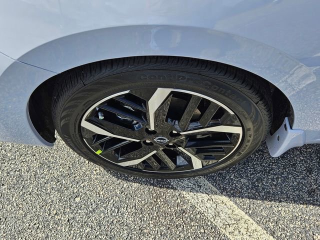 New 2025 Nissan Versa SR w/ Trunk Package FWD image 18