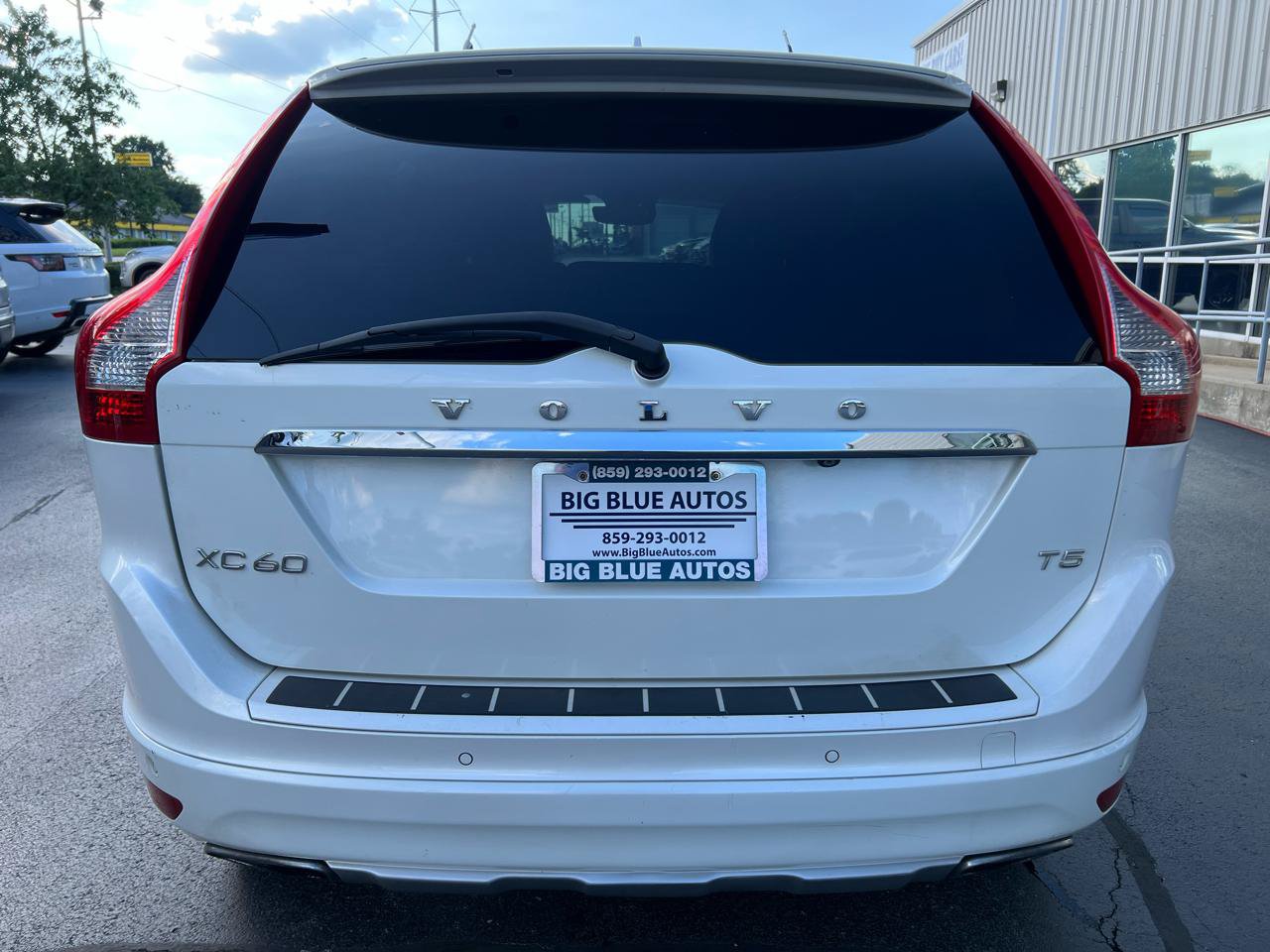 Used 2015 Volvo XC60 T5 Premier w/ Proximity Package FWD image 4