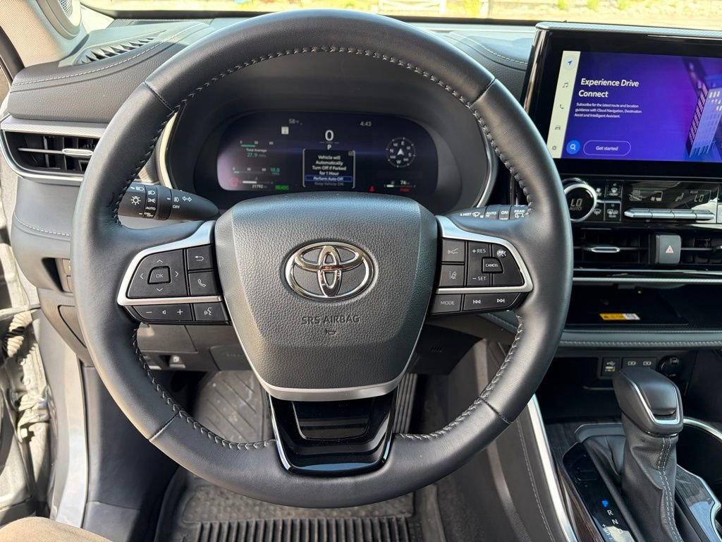 Used 2025 Toyota Highlander Platinum AWD/4WD image 27