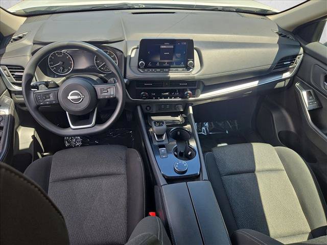 Used 2024 Nissan Rogue SV AWD/4WD image 18