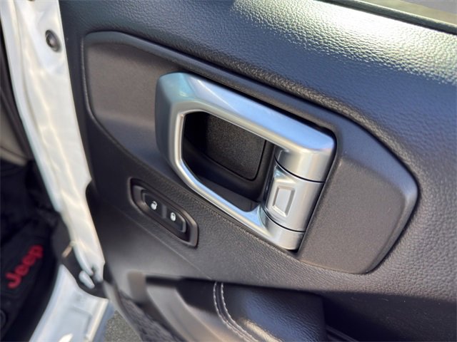 Used 2018 Jeep Wrangler Unlimited Sahara w/ Uconnect 4C Nav & Sound Group image 16