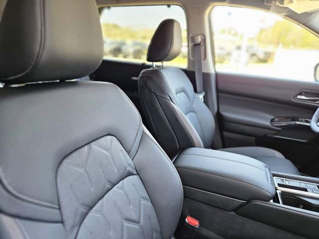 New 2026 Nissan Pathfinder Platinum w/ Cargo Package image 13