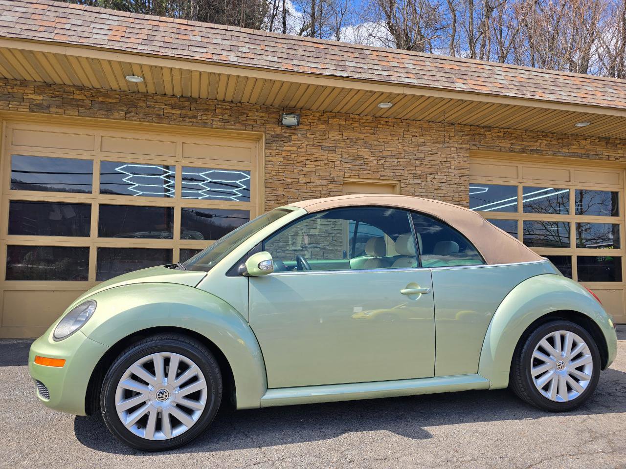 Used 2008 Volkswagen Beetle SE image 49
