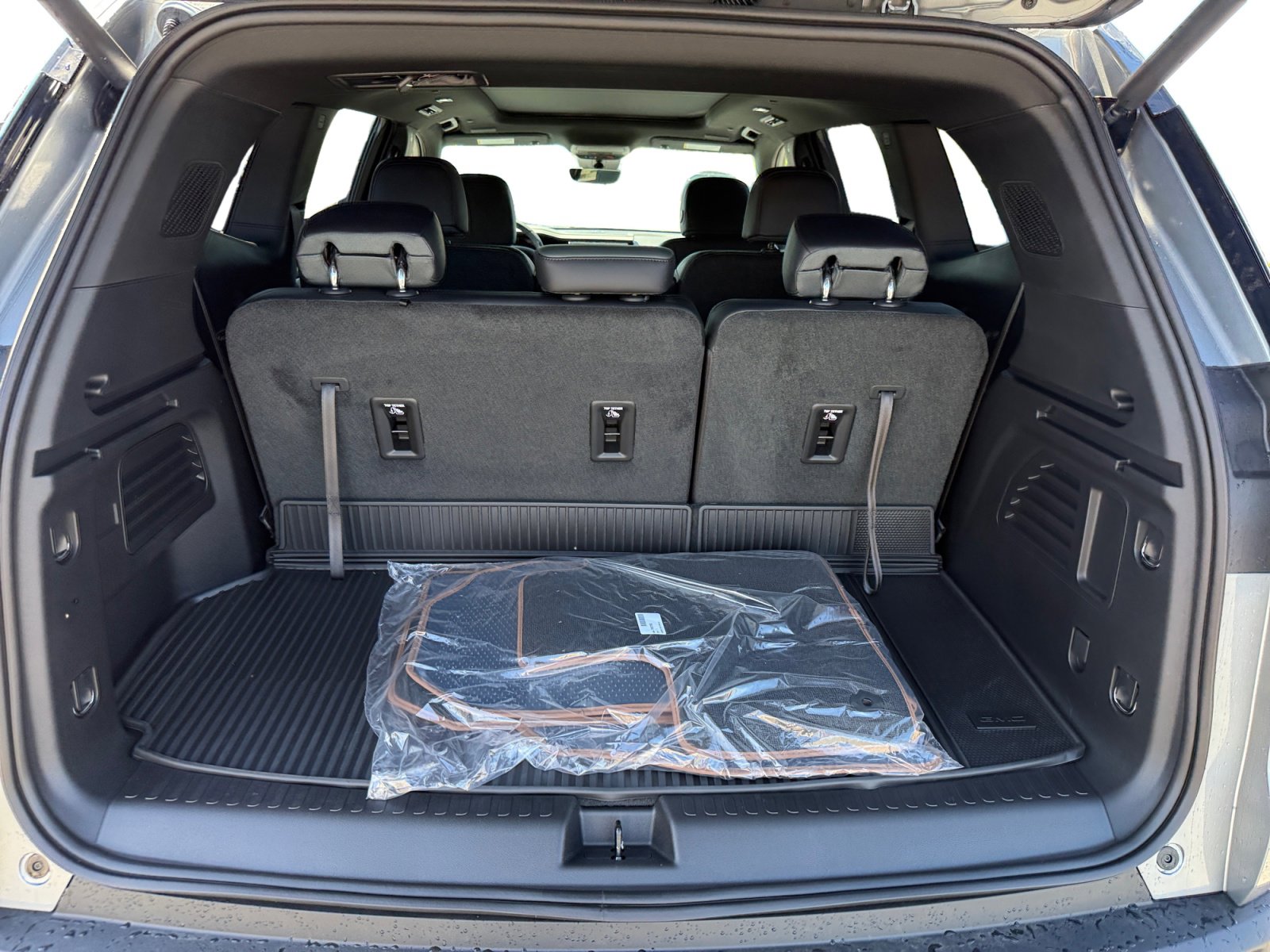 New 2026 GMC Acadia AT4 w/ Luxury Package image 17