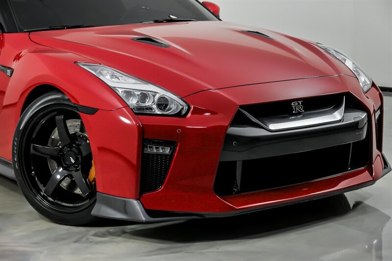 Used 2018 Nissan GT-R Premium AWD/4WD image 3
