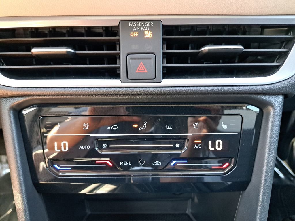New 2025 Volkswagen Taos SEL image 23
