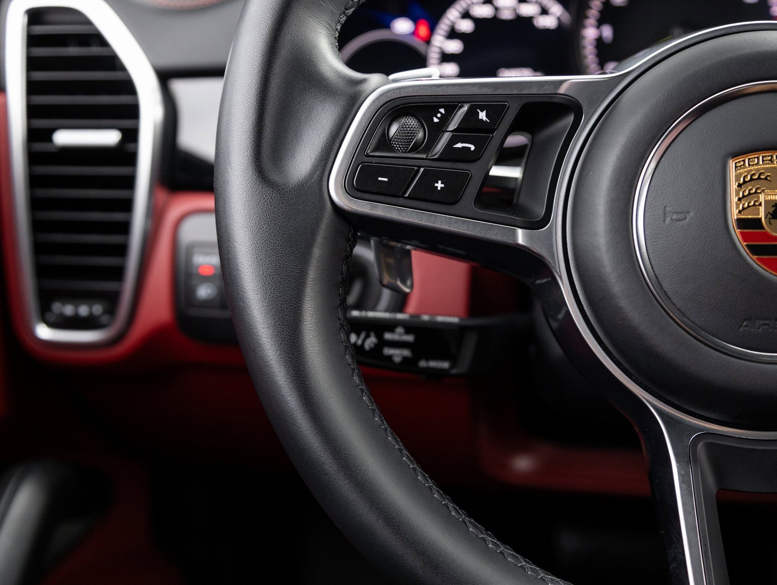 Used 2023 Porsche Cayenne image 15