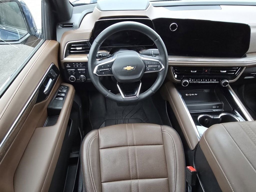 Used 2025 Chevrolet Suburban High Country image 22