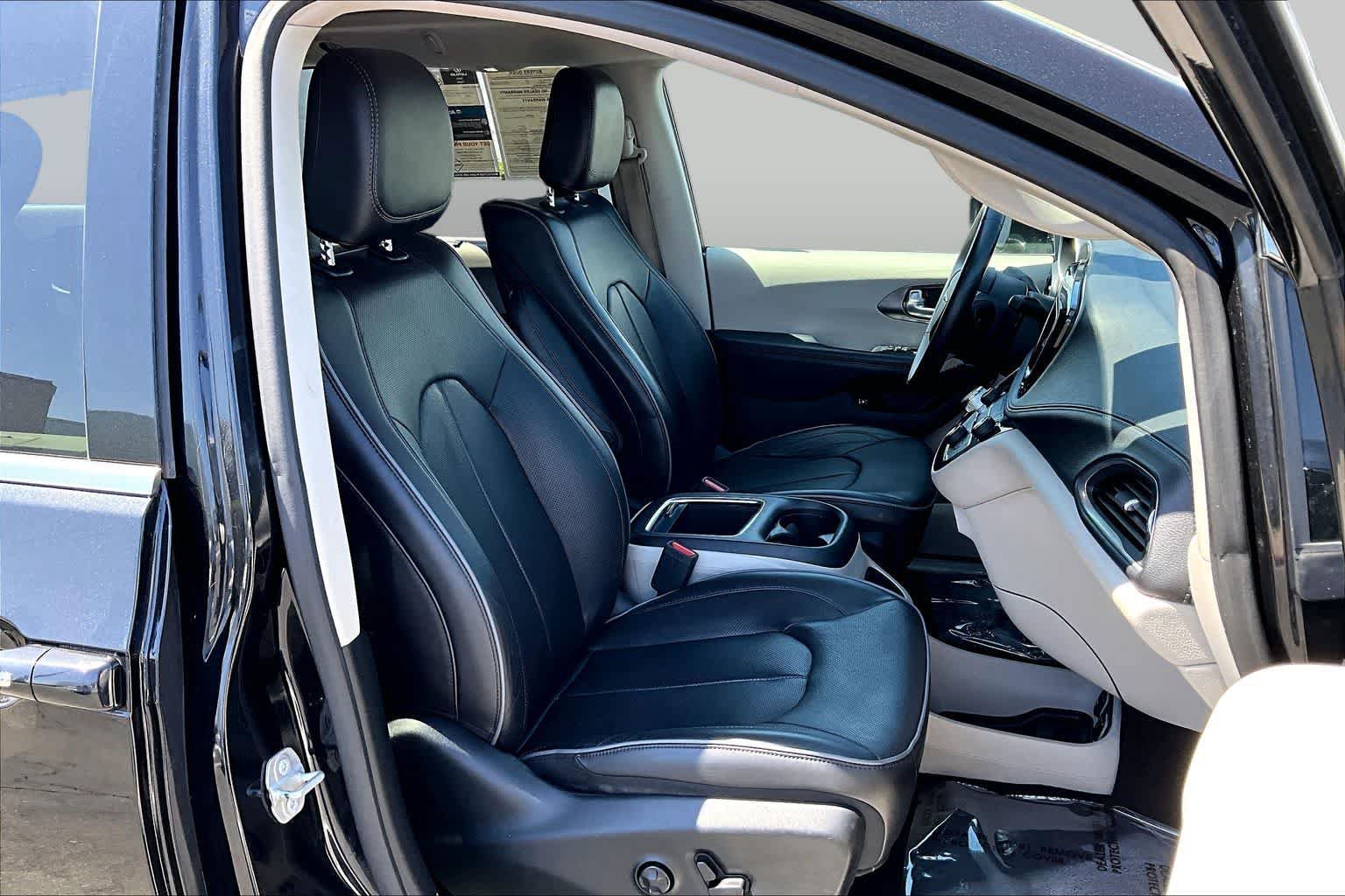 Used 2018 Chrysler Pacifica Limited w/ Advanced Safetytec Group FWD image 8