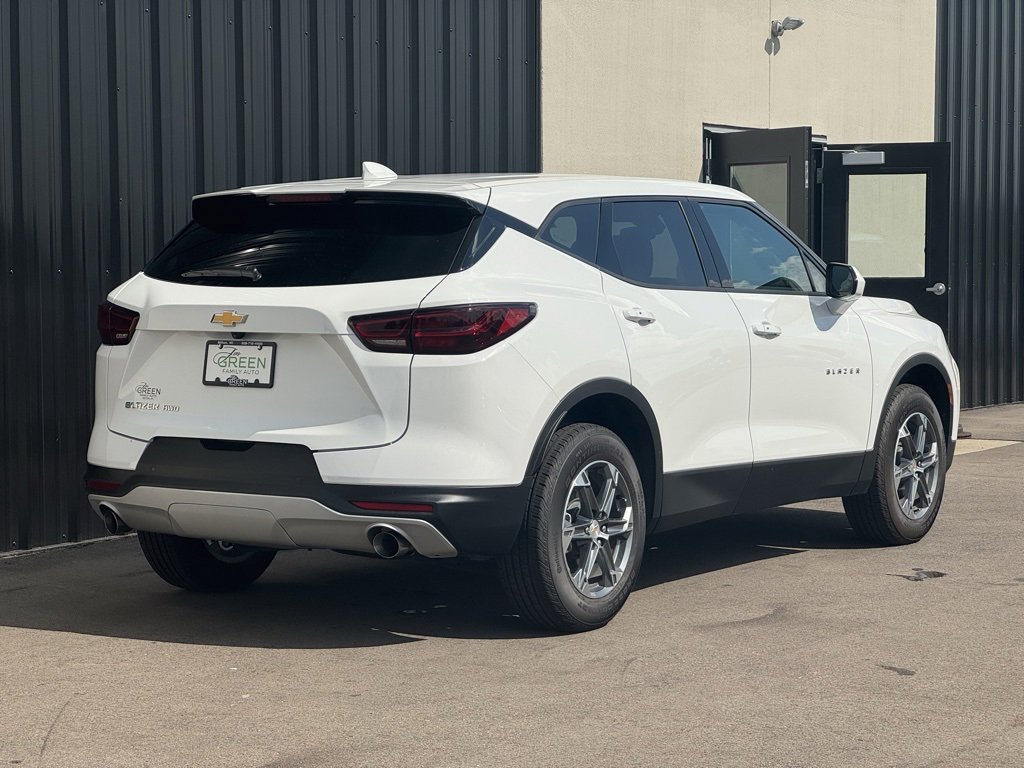 Used 2024 Chevrolet Blazer LT w/ Driver Confidence Package image 5