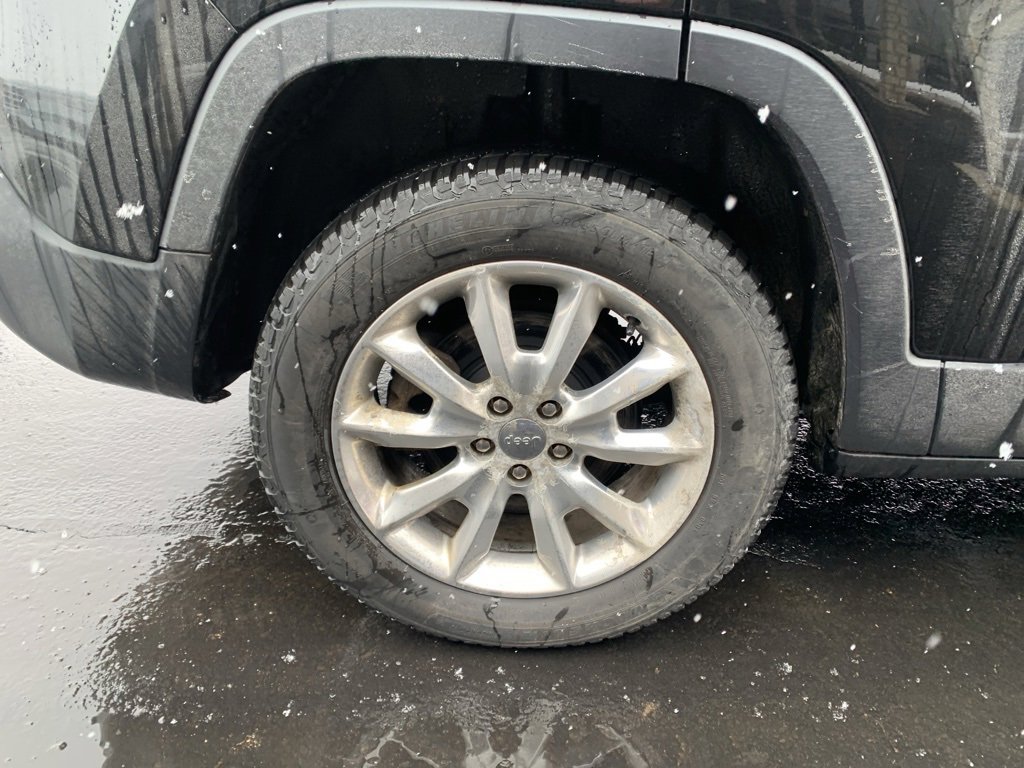 Used 2015 Jeep Cherokee Limited w/ Luxury Group image 10