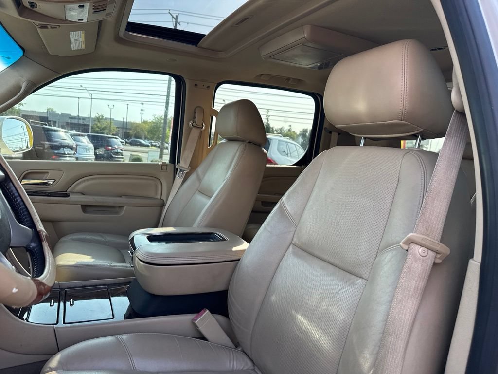 Used 2012 Cadillac Escalade ESV Luxury AWD/4WD image 28