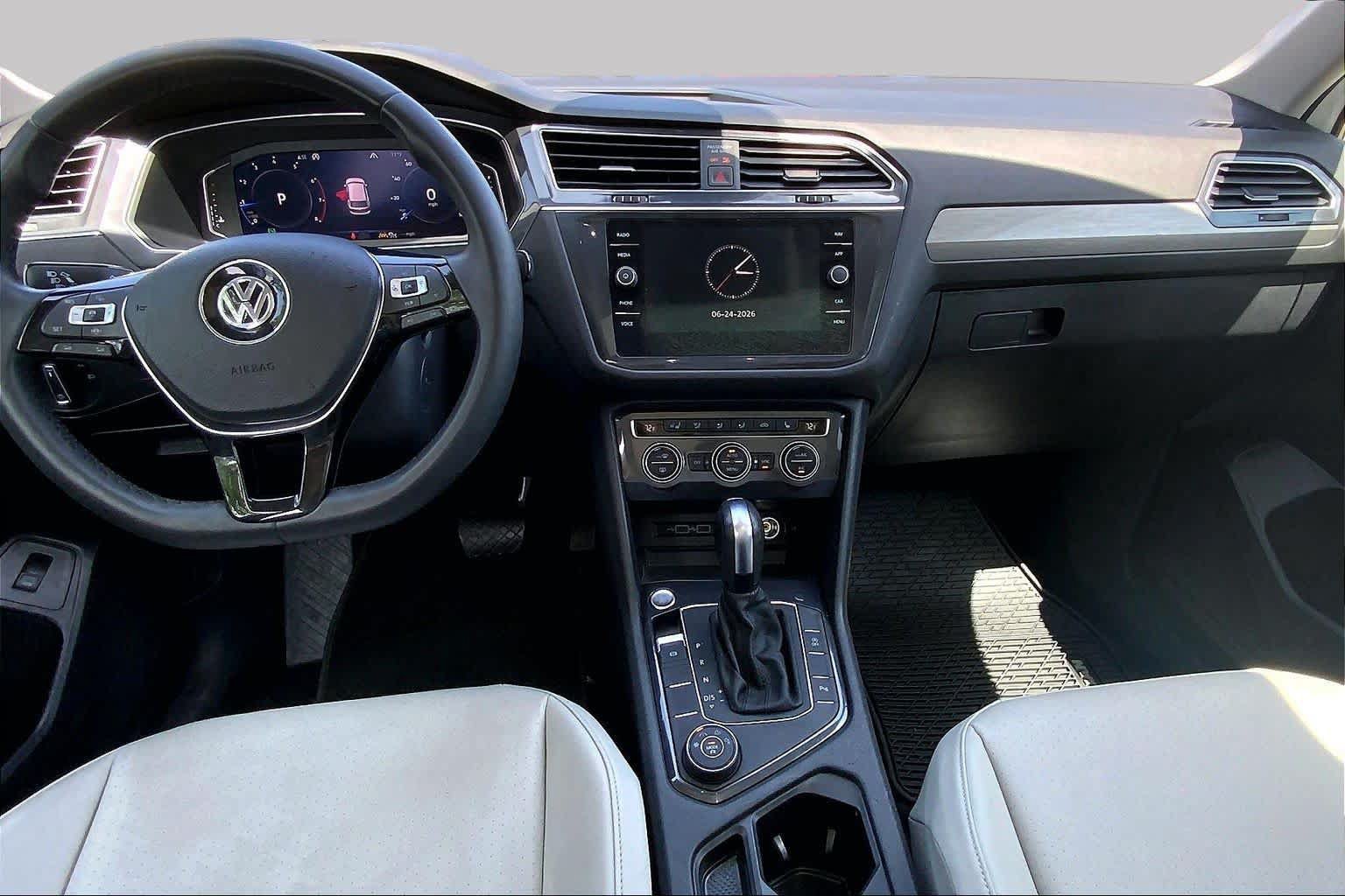 Used 2020 Volkswagen Tiguan SEL w/ 3rd Row Seat Package AWD/4WD image 14