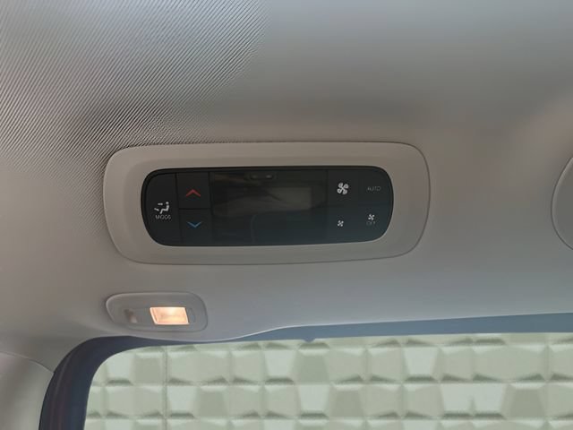 Certified 2024 Chrysler Pacifica Limited FWD image 34