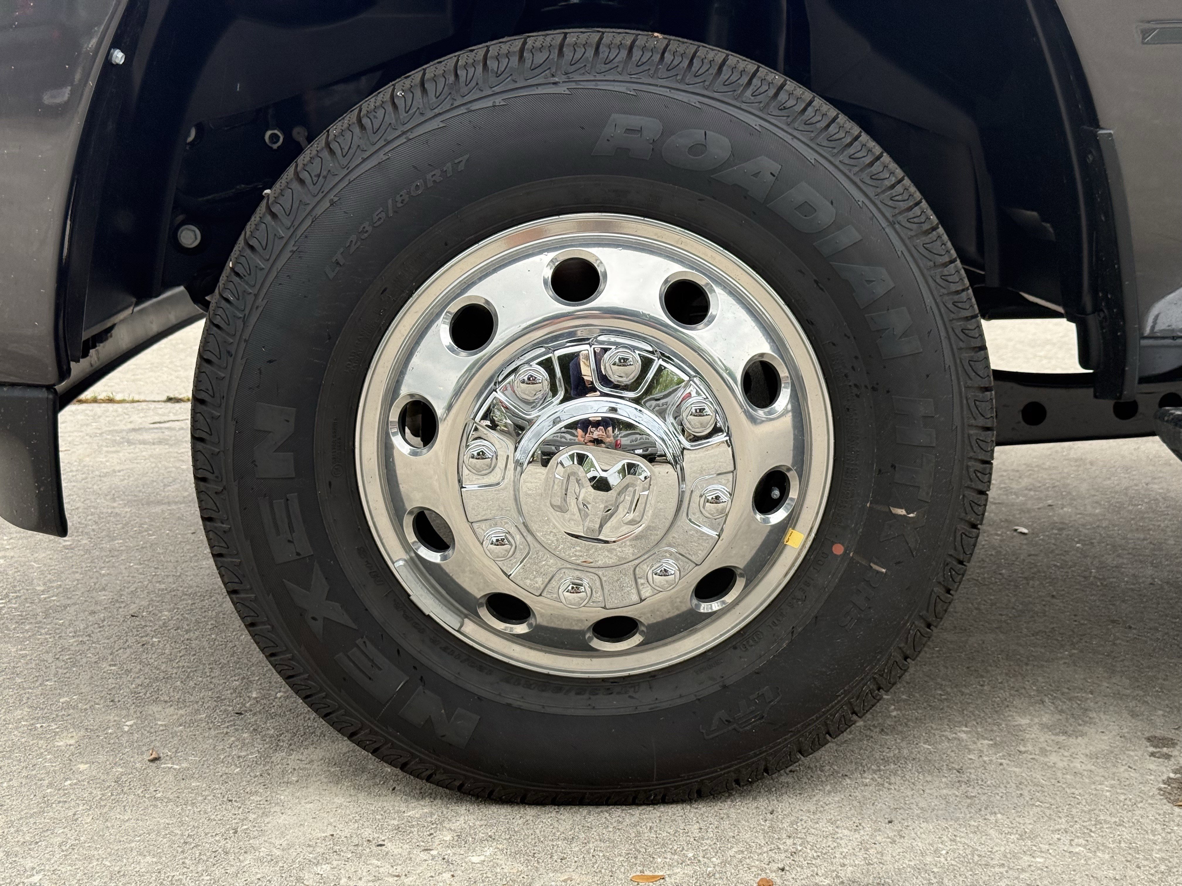 New 2026 RAM 3500 Laramie AWD/4WD image 9