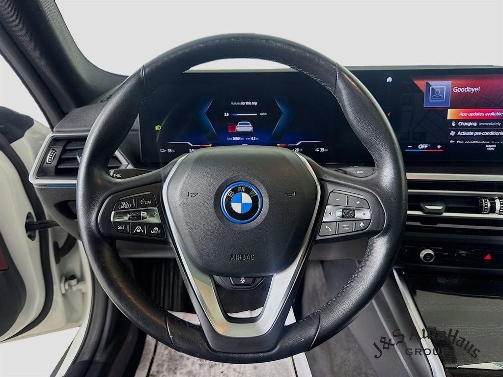 Used 2023 BMW i4 eDrive35 image 12