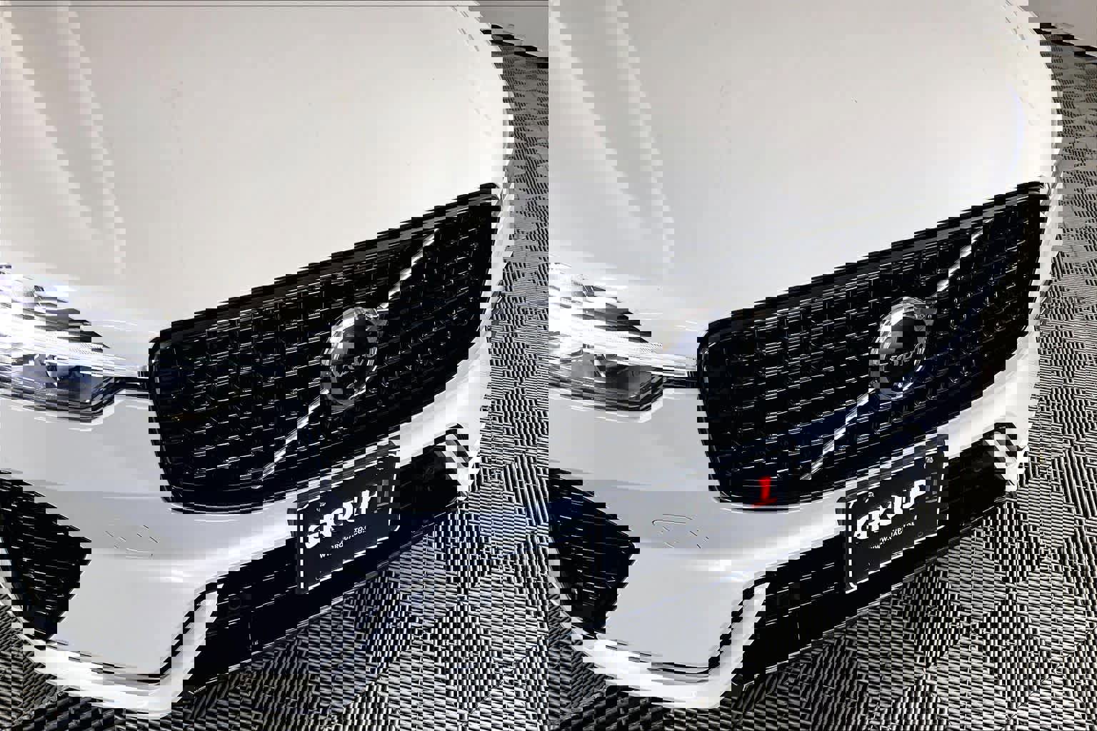 Used 2024 Volvo XC60 B5 Plus w/ Protection Package Premier image 30