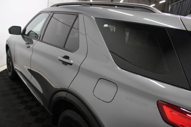 Used 2021 Ford Explorer XLT w/ Equipment Group 202A AWD/4WD image 9