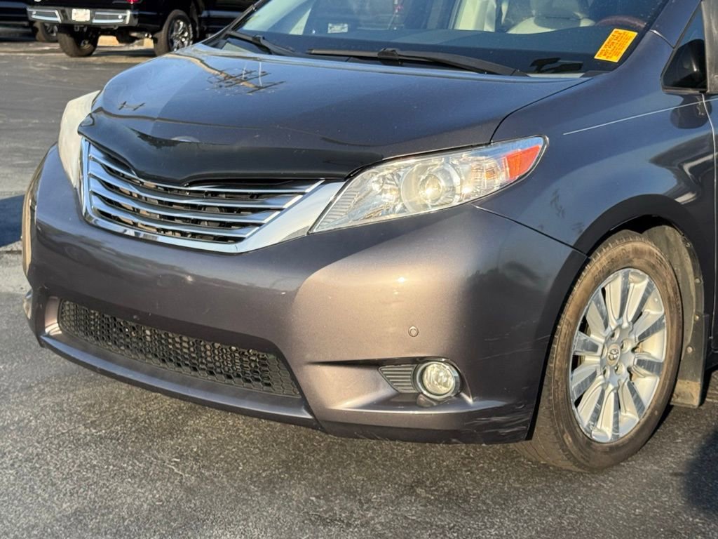 Used 2012 Toyota Sienna Limited w/ Premium Pkg image 34