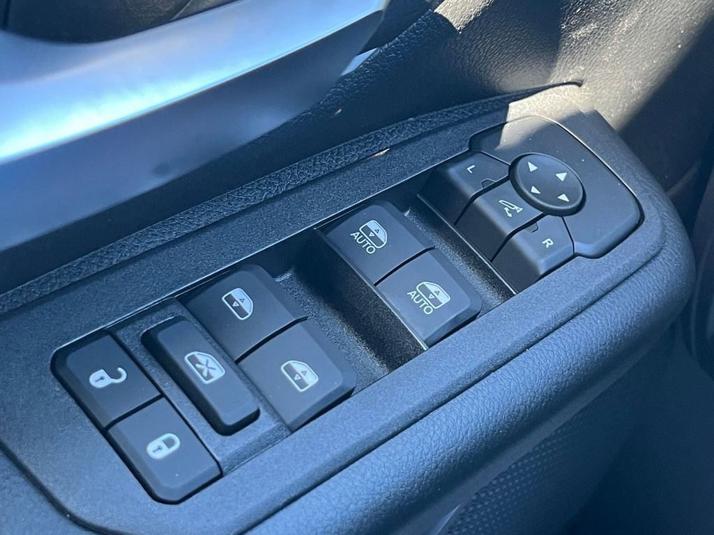 New 2026 RAM 1500 4x4 Crew Cab image 7