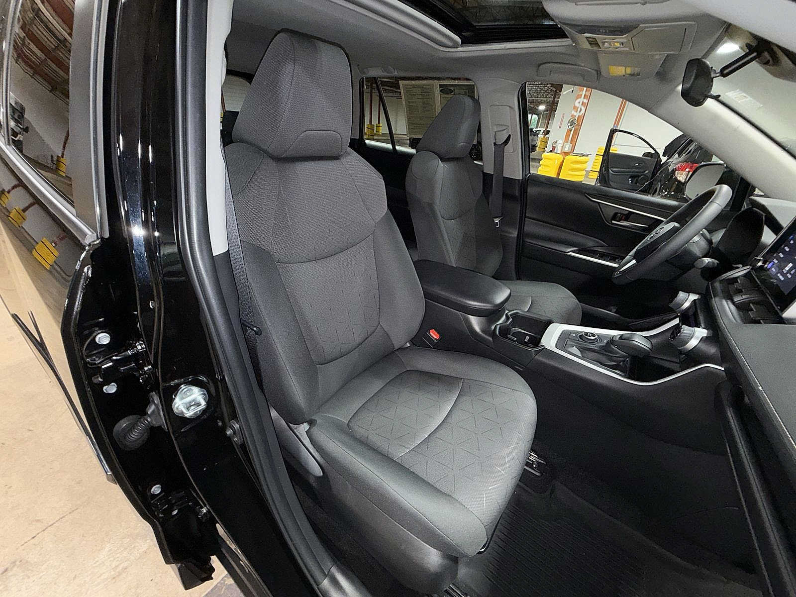 Used 2024 Toyota RAV4 XLE w/ Convenience Package AWD/4WD image 16