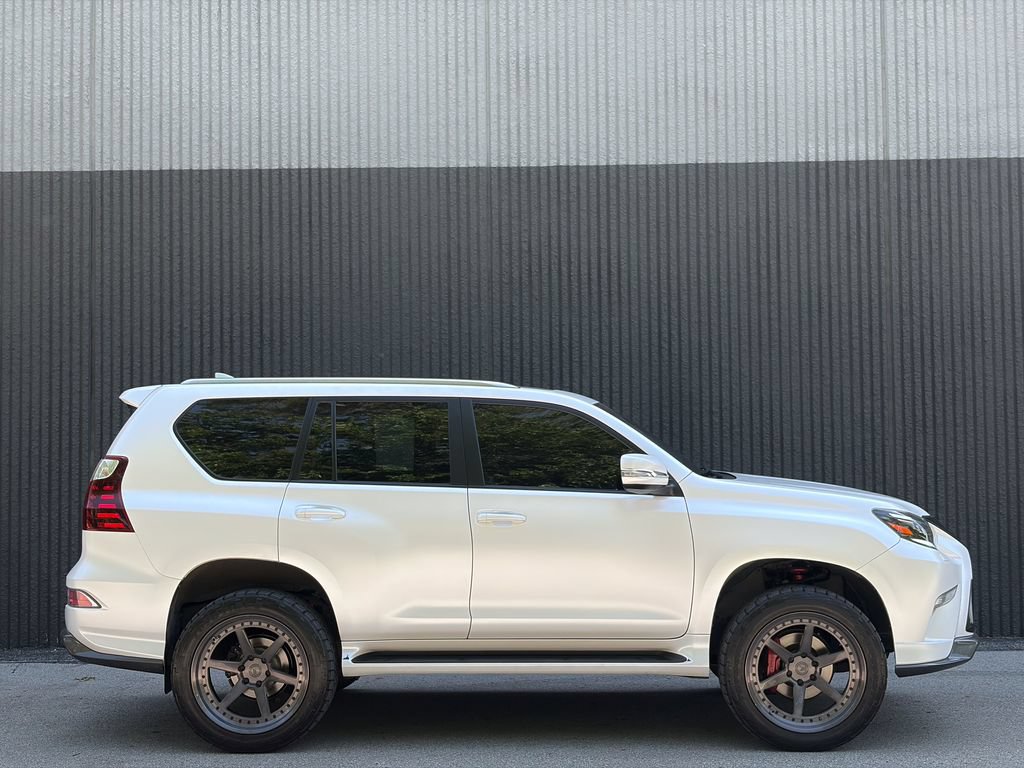 Used 2021 Lexus GX 460 Luxury w/ Sport Design Package AWD/4WD image 8