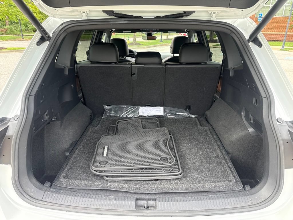 Used 2024 Volkswagen Tiguan SEL R-Line AWD/4WD image 28
