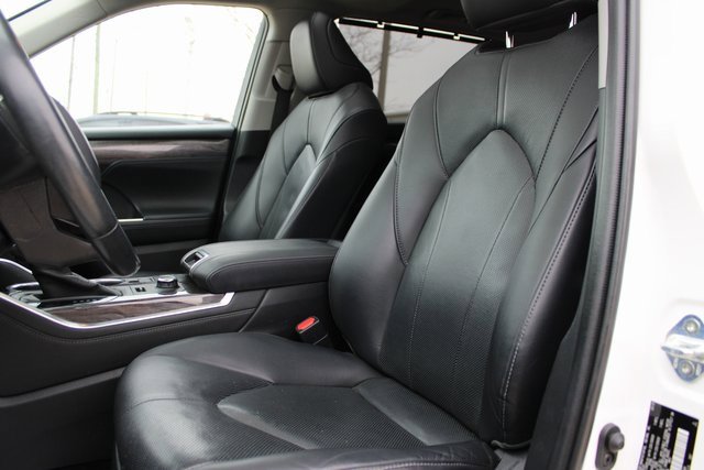 Used 2020 Toyota Highlander Limited image 32