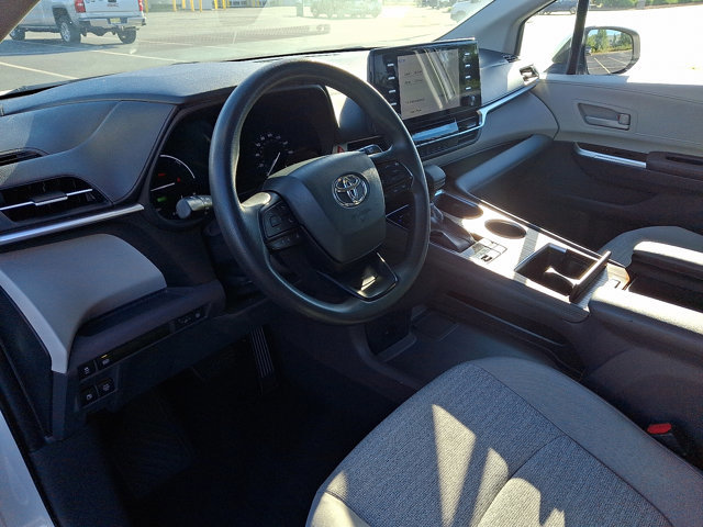 Used 2022 Toyota Sienna LE image 14