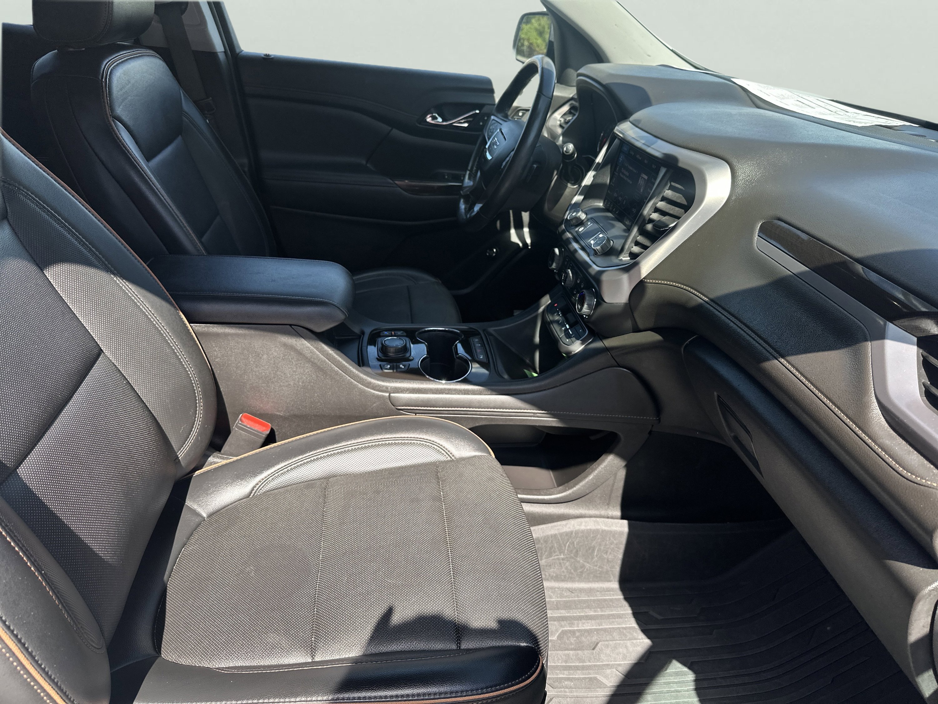 Used 2022 GMC Acadia AT4 w/ Technology Package image 25